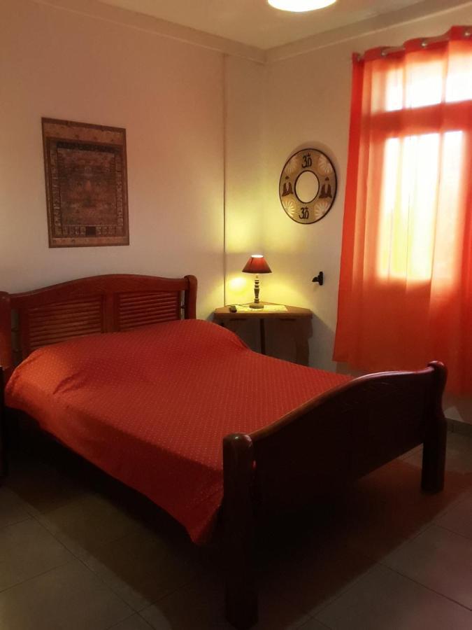Hotel Le Tulear - Aux 4 Coins Du Monde Saint Pierre Zewnętrze zdjęcie